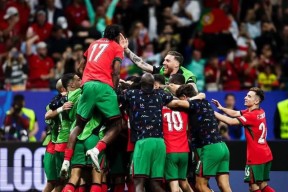 金年会足球-C罗与40激战巴黎圣日耳曼分钟，出色防守胜负难料！，TheShy焦点对战赛场气氛高涨的简单介绍